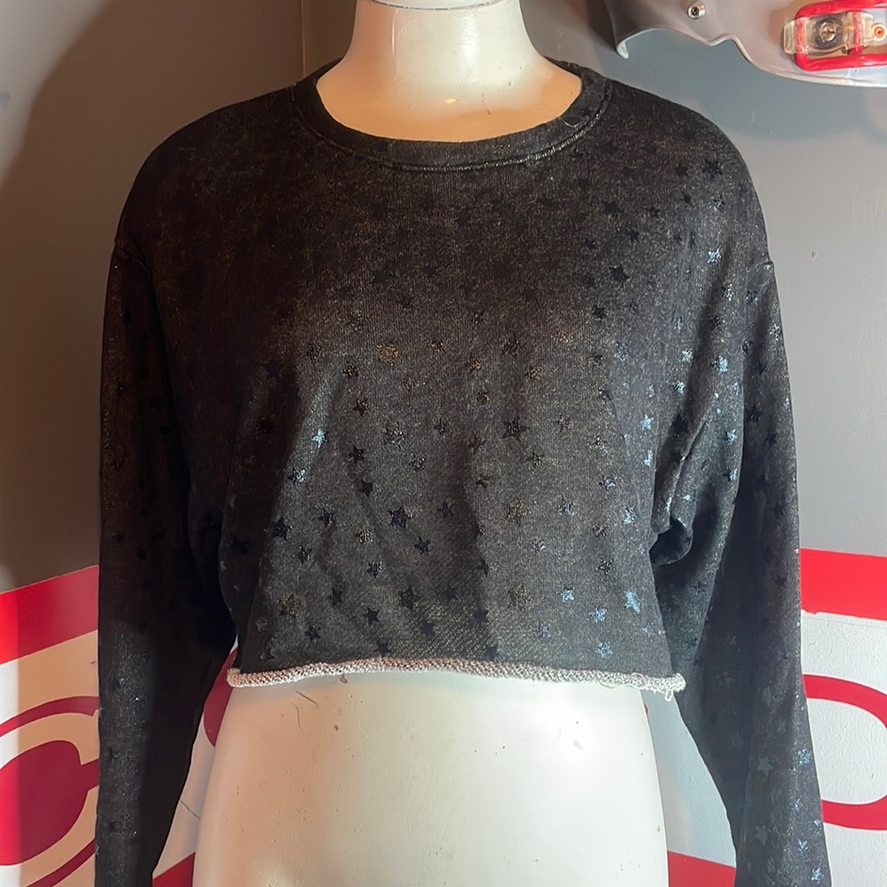 🎉Long Sleeve Black with Stars Crop Top! Le Lis Collection! Size M.